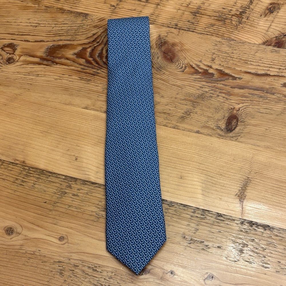Vineyard Vines Navy and White Geometric Tie